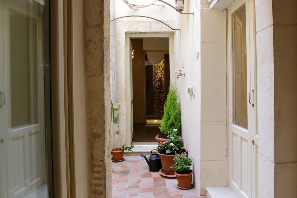 Ortigia Guest House Casa Flora シラクーサ エクステリア 写真